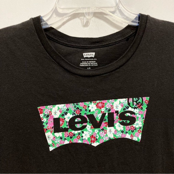 Levi's Women’s Black Floral Design Tee - Picture 2 of 8